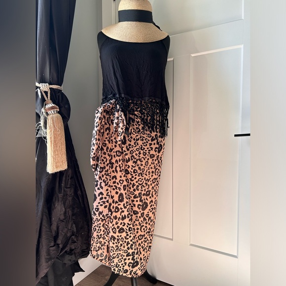 Leopard sarong and open back fringed top - Picture 2 of 11